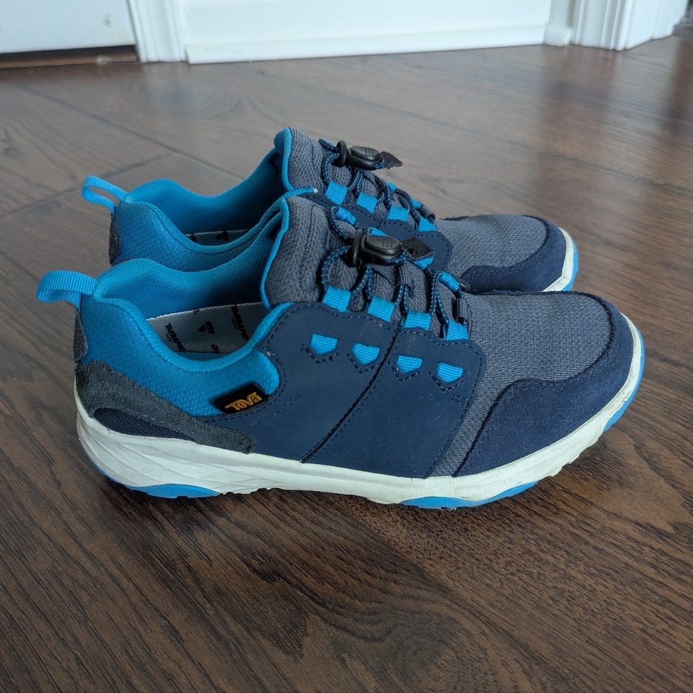 Teva Canyonview Waterproof Hiking Shoes Sneakers Size 4